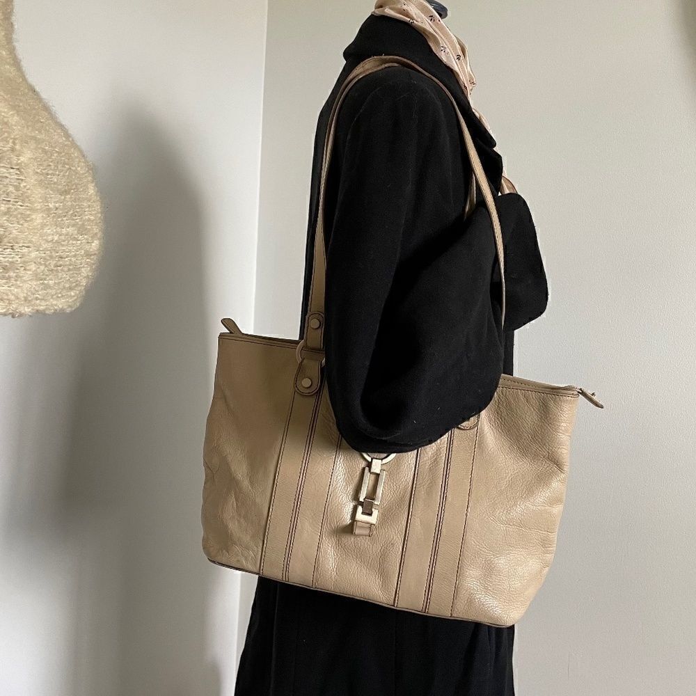 Large vintage Etienne Aigner greige shoulder bag